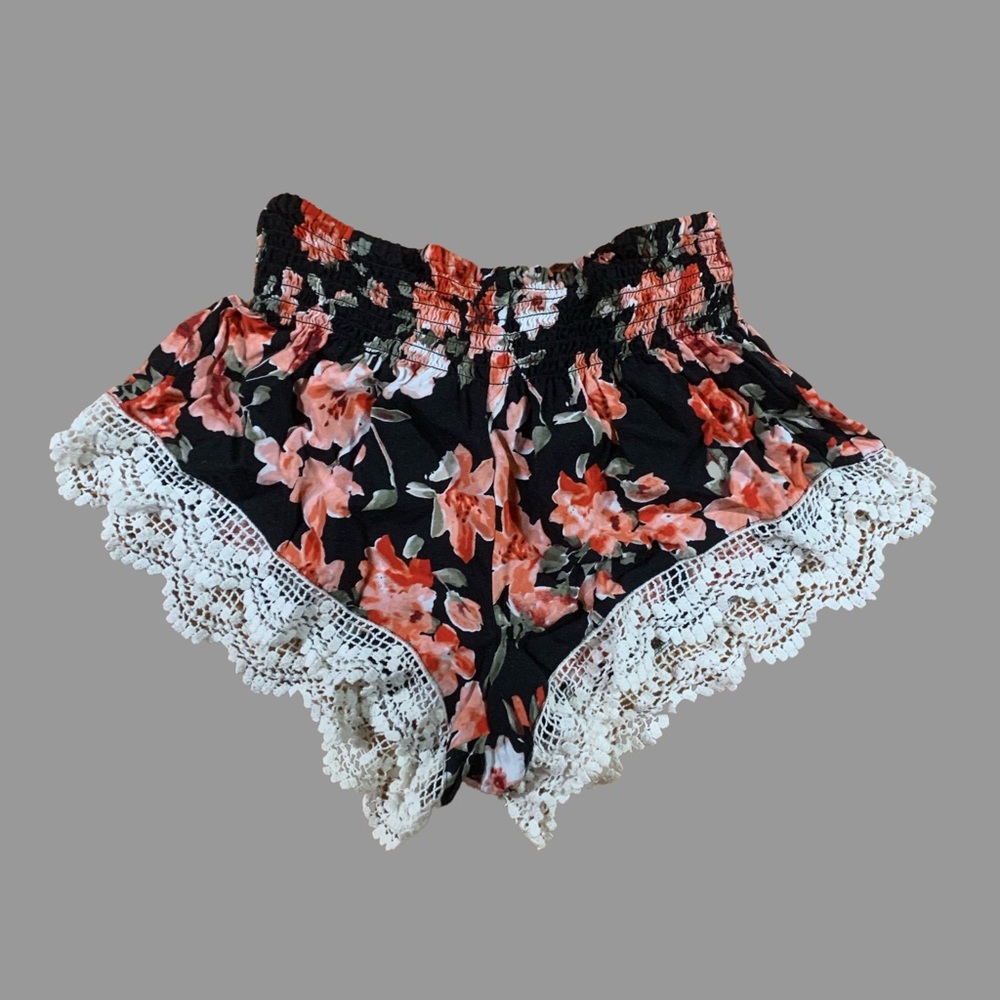Forever 21 floral and lace shorts size S